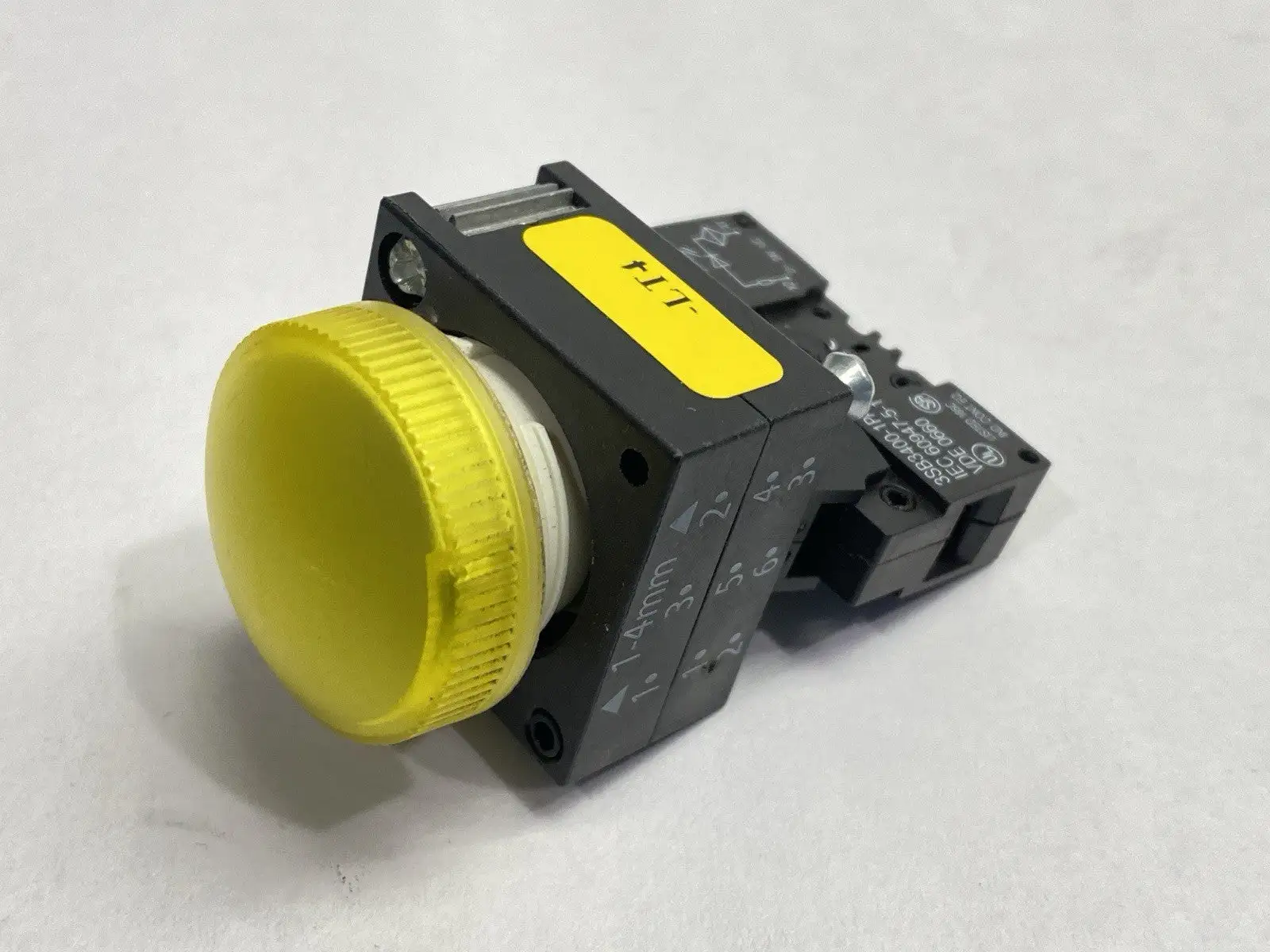 3SB3204-6AA30 | Siemens  Panel Mount Pilot Light Yellow 22mm - Used