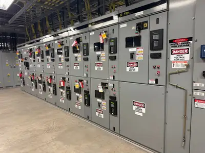 USED 2002 SQUARE D MODEL 4