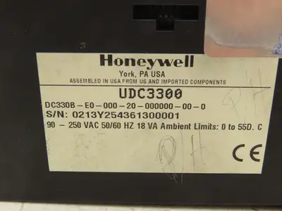 Honeywell UDC3300  Digital Temperature Controller DC330B-E0-000-20-000000-00-0
