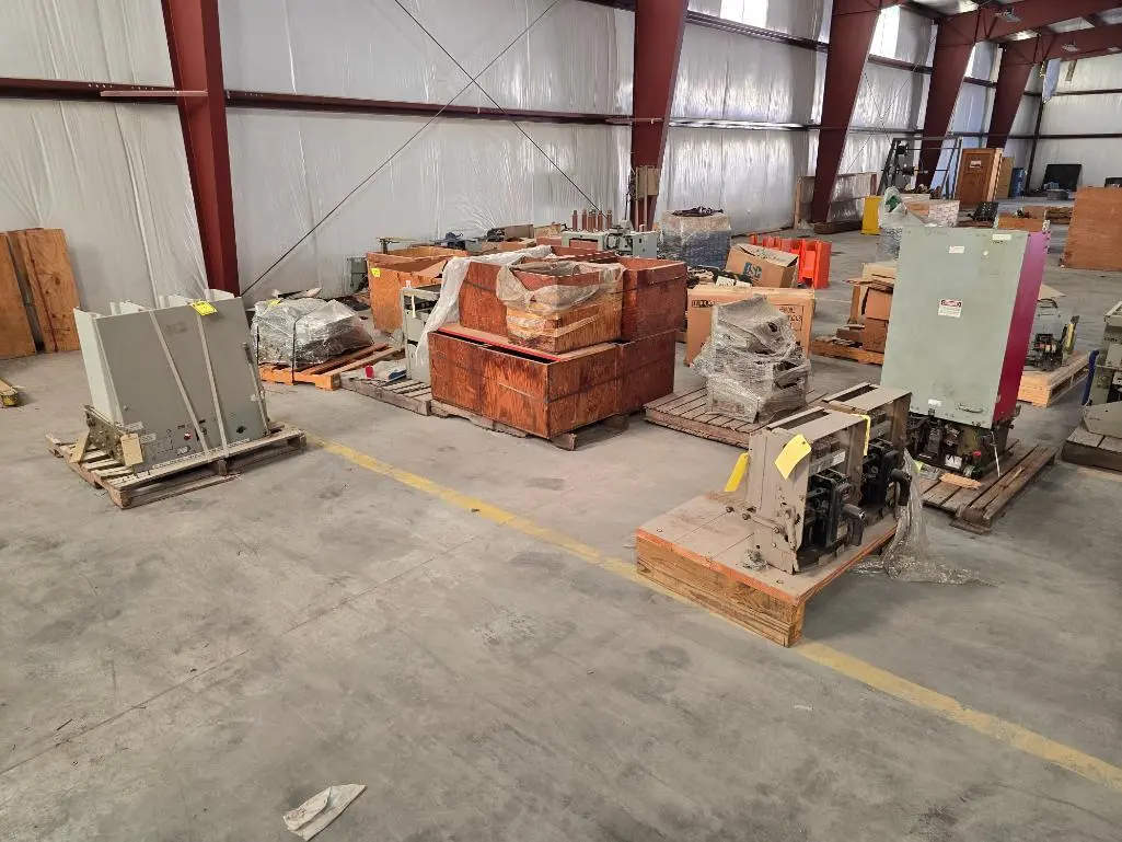 Used _UNKNOWN_ _UNKNOWN_ Circuit Breakers Indiana US | Myron Bowling Auctioneers Inc #1504007