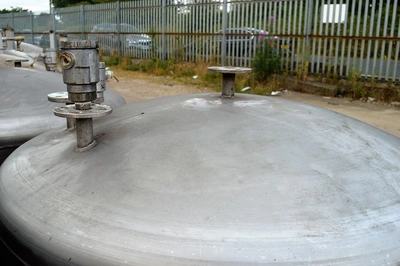 1000L S/S Vertical Enclosed Tank