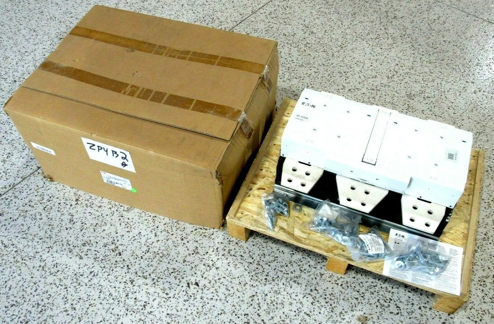 NEW EATON XTCEC22R22B CONTACTOR DILH2200/22(RAW250)