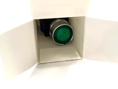 USED IDEC 22MM ILLUMINATED PUSHBUTTON GREEN TW METAL BEZEL