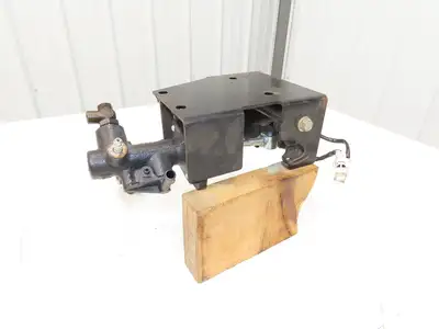 Toyota 5FBE15 Electric Forklift Hydraulic Brake Pedal Master Cylinder Assembly