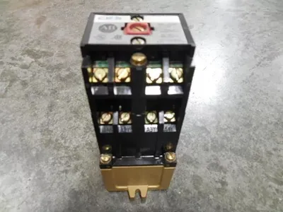 Allen Bradley 700-P800A1 AC Relay Module Series B Used