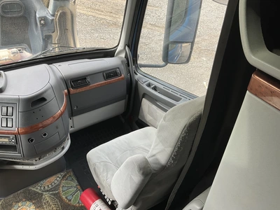 Used 2012 VOLVO VNL 6X4 Conventional trucks Michigan US | Miedema Asset Management Group #1476614