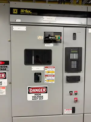 USED 2002 SQUARE D MODEL 4