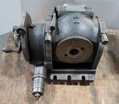 USED KEARNEY & TRECKER DIVIDING HEAD