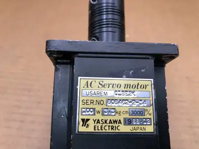 Yaskawa USAREM-01BE2K AC Servo Motor 100W 3000RPM