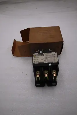 Square D 8910DPA33V02 Definite Purpose Contactor 3 Pole Open Type STOCK H818A 785901073536