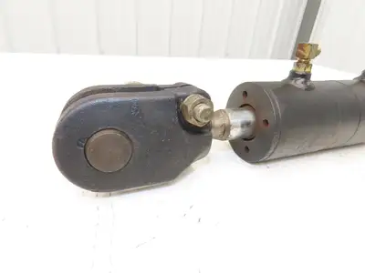 Yale 305517 Hydraulic Tilt Cylinder Off Stand On ESC030FAN36TE094 Forklift