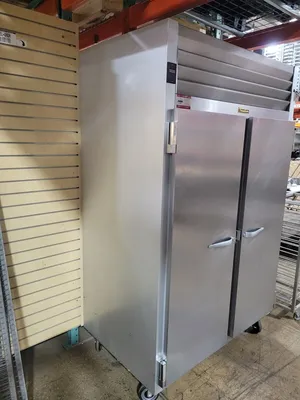Used Traulsen G20010 Two-Section Reach-In Refrigerator – 52", 115V, LED Display, Left/Right Hinge