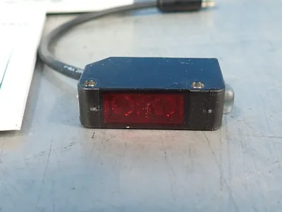 NEW KEYENCE PZV12P