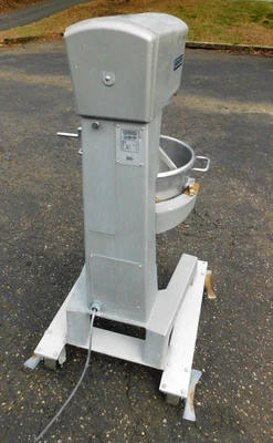 USED HOBART 30 QUART MIXER D-300