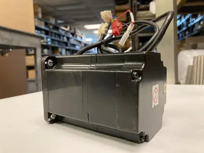 USED YASKAWA SGMPH-04A1A-YR61