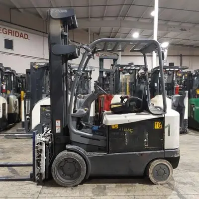 USED 2019 CROWN FC5225-60