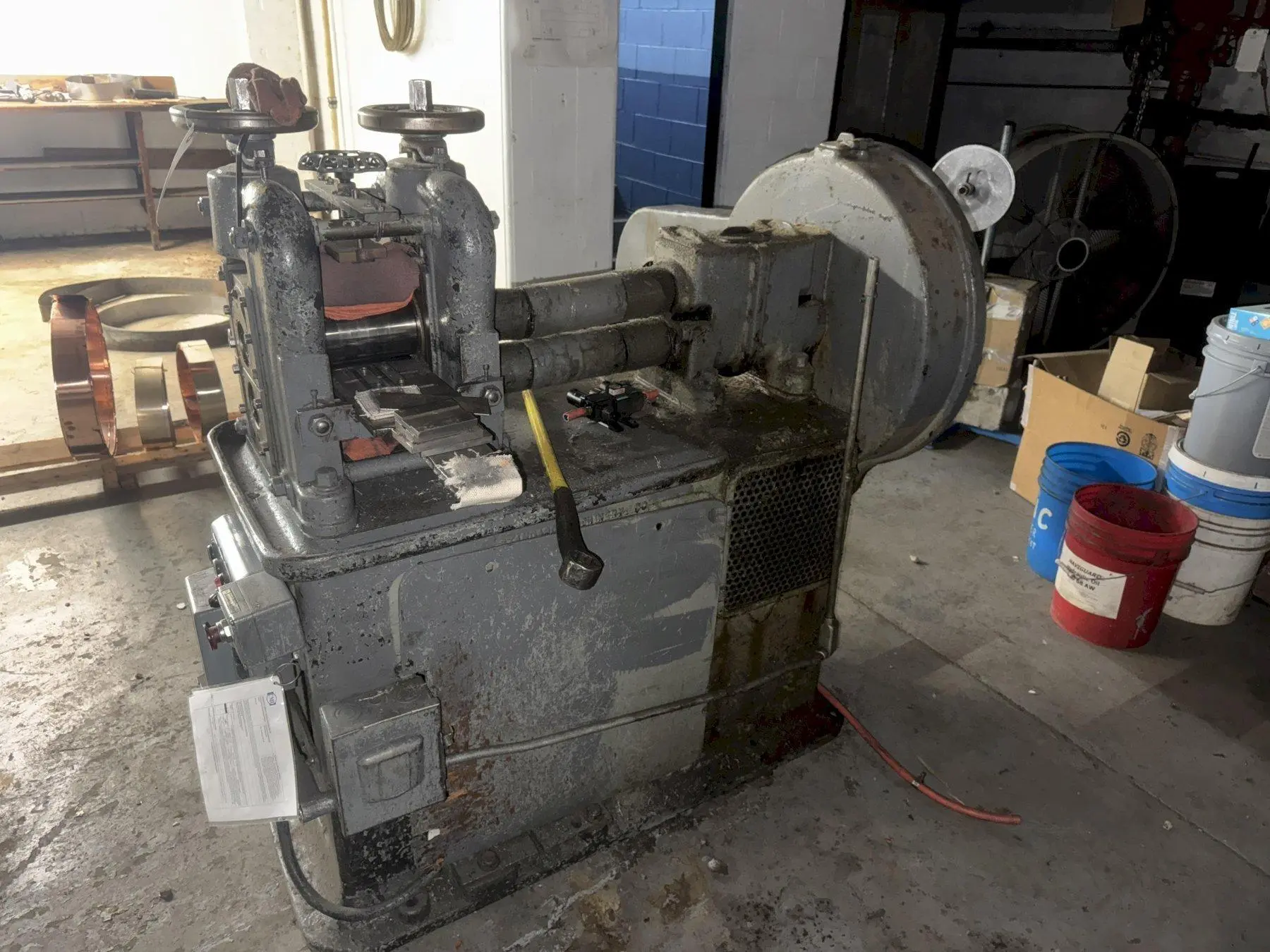 6" WIDE X 4" DIAMETER 2-HI STANDARD AMERICAN POWERED ROLLING MILL. STOCK # 0885925