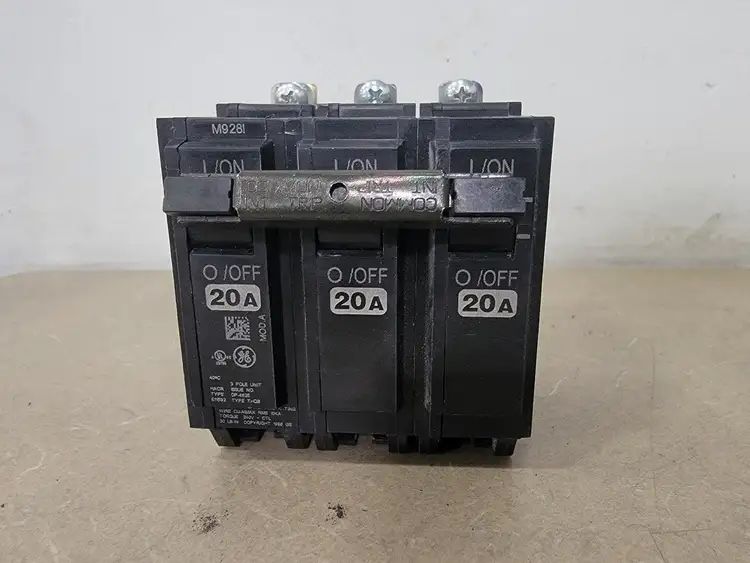Used GENERAL ELECTRIC THQB32020 Switchgears British Columbia CA | Lenmark #238716