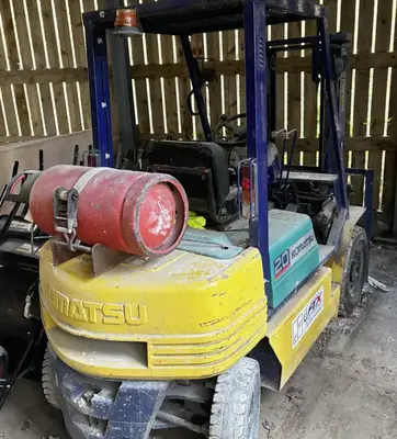 KOMATSU FORKLIFT f520t Material Handling | Bowland Trading Ltd (2)
