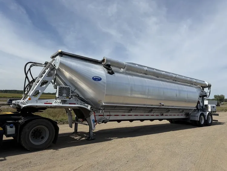 Used 2023 HENSLEY GXH-38.5-36-6 Grain Hopper Trailers Minnesota US | Carco Truck & Equipment #1513907