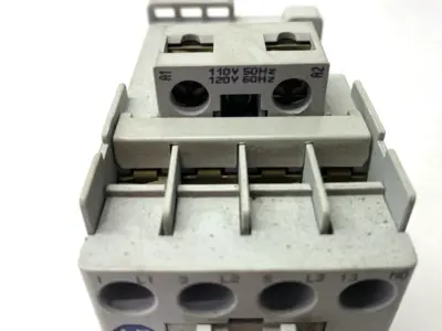 USED ALLEN-BRADLEY IEC CONTACTOR 3-POLE 9A 120V