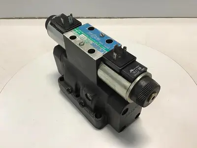 USED VICKERS DG4V-3S-6C-M-U-HL7-60-EN490-B13
