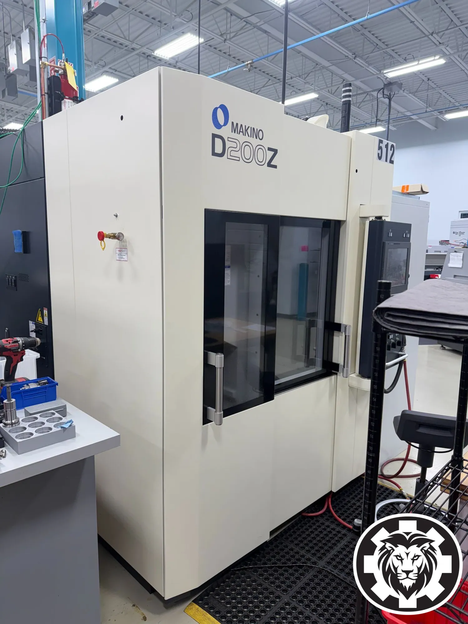 Makino D200Z CNC VMC - 5 Axis, Low Hours
