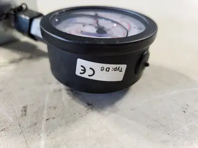 0-3700 PSI Gauge with Metering Block
