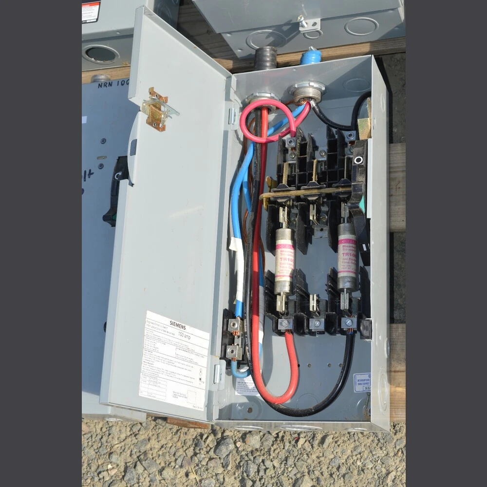 Siemens 100 Amp Fusible Disconnect