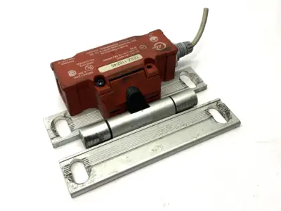 USED SCHMERSAL HINGE SAFETY SWITCH 250V