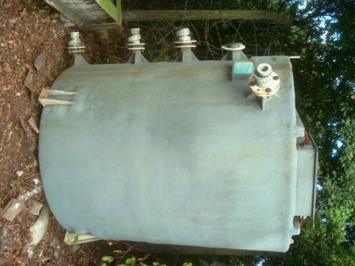 3,500L Grp Vert Enclosed Tank