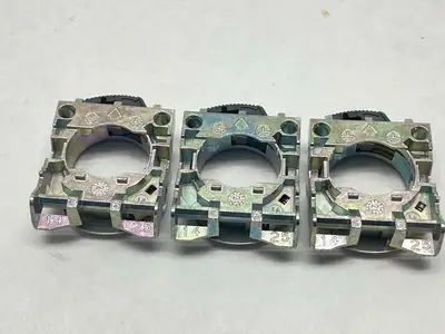 800F-ALM | Allen Bradley  Ser A Pushbutton Metal Mounting Latch LOT OF 3 - New – Open box