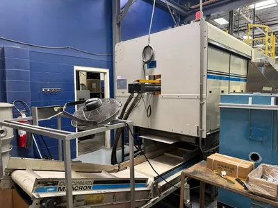 1997 CINCINNATI VT440 Injection Molding Horizontal/Vertical | Machinery Network (4)