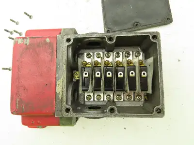Omron VB Series  6-Plunger Limit Switch Bevel Plunger