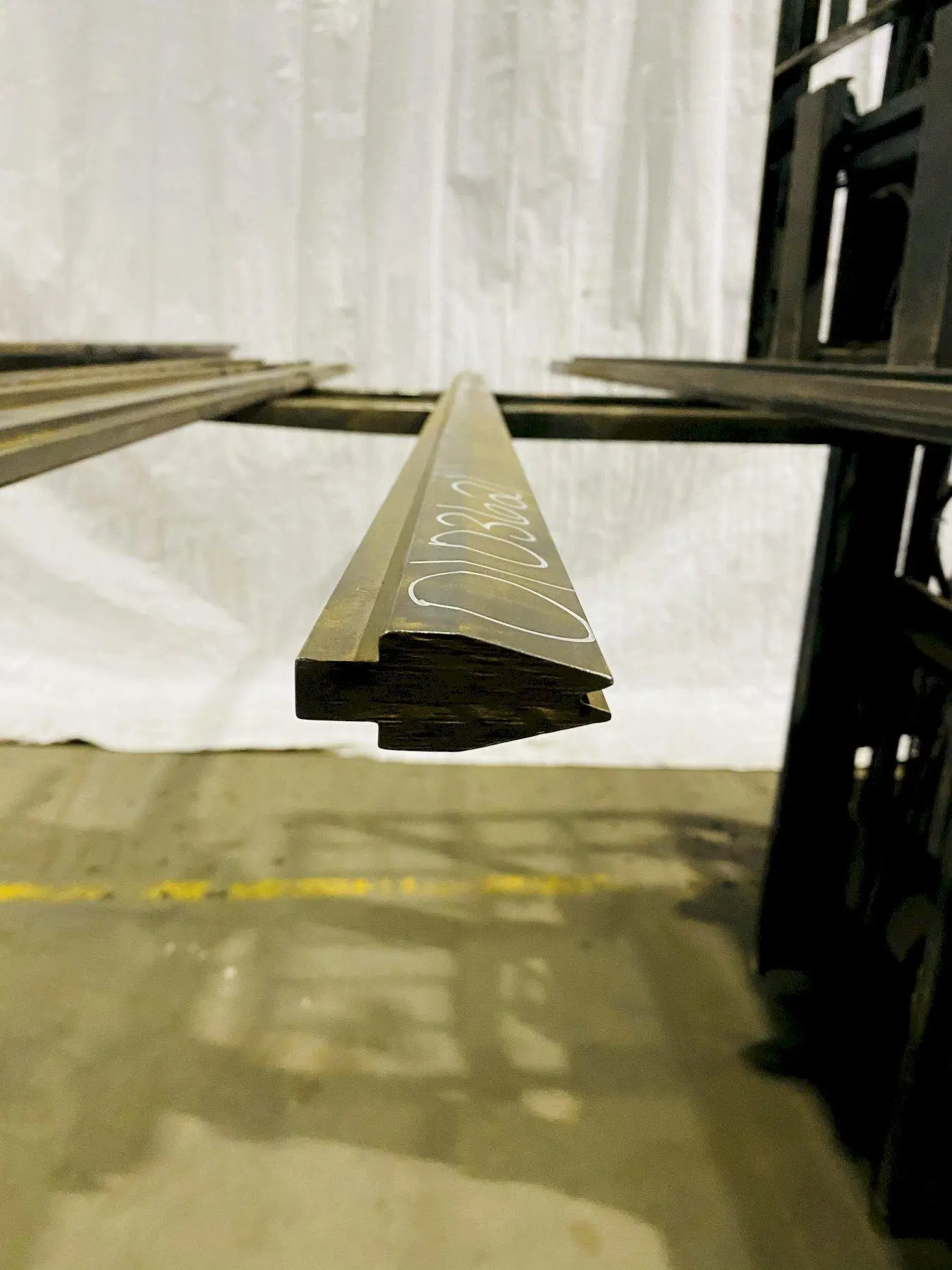 8'(96") PRESS BRAKE BOTTOM ACUTE FEMALE V-DIE. STOCK # 0103621