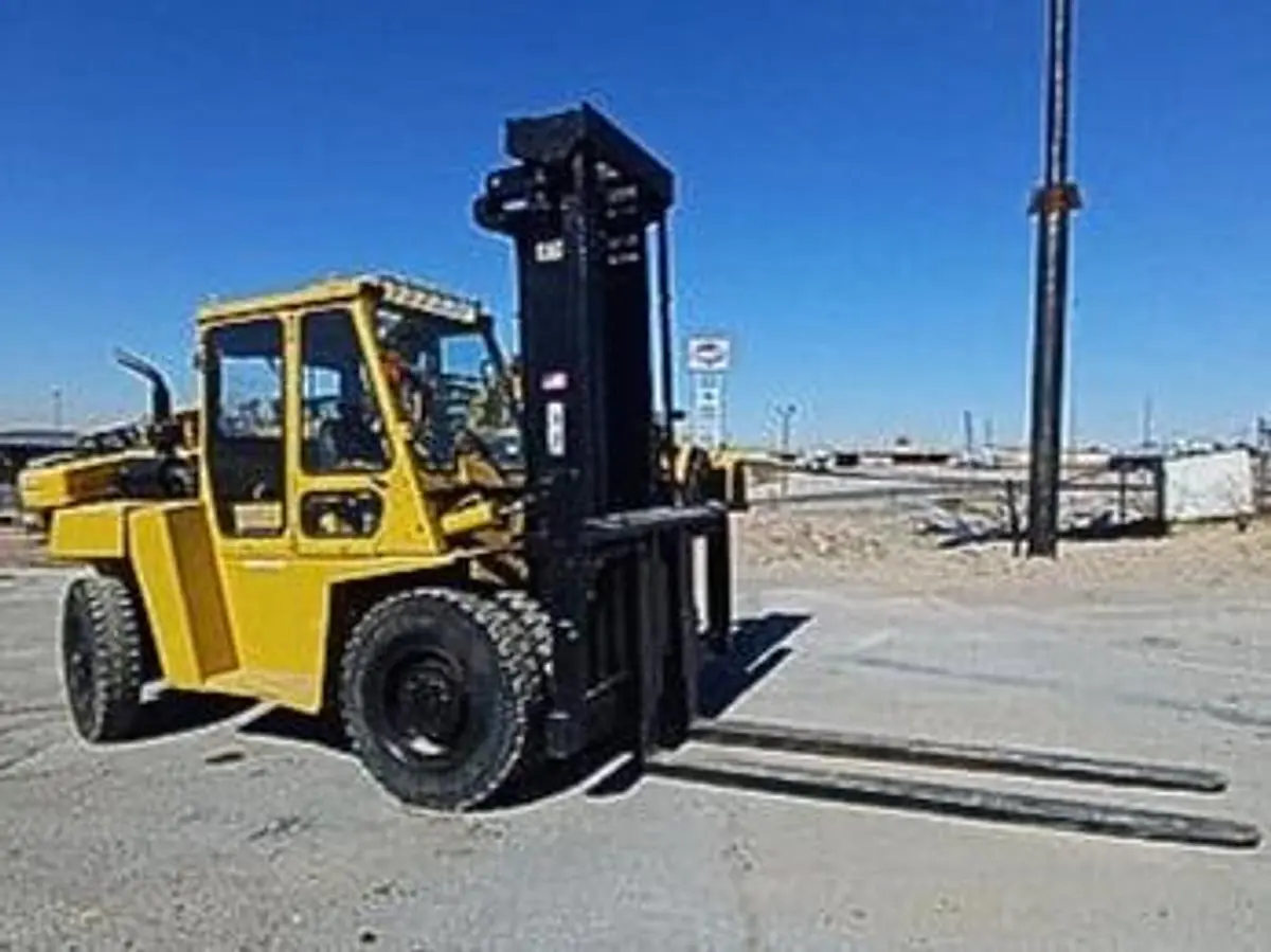 USED 1995 CAT DP90