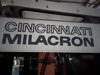 USED 1991 CINCINNATI MILACRON VH400-52 OZ