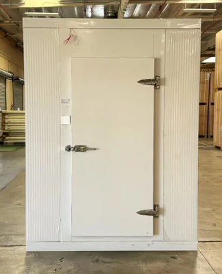 171-0065 6’ x 6’ Walk In Cooler Box with Floor