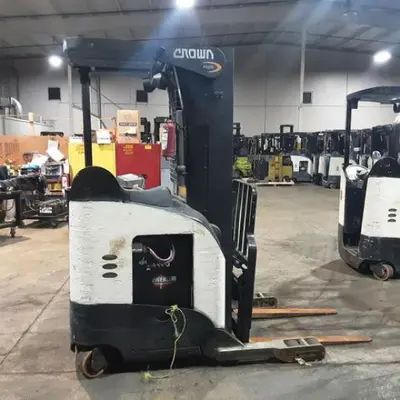 USED 2018 CROWN RR5725-45