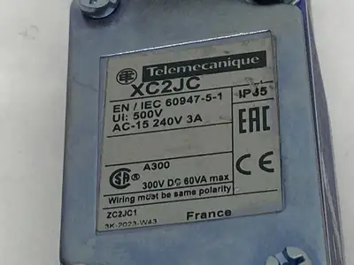 XC2JC | Telemecanique  Roller Lever Limit Switch 3A 240V - New Other