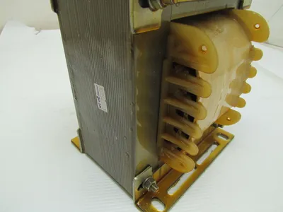 Dayton 4mtw8 Isolating transformer Rated Power 1500VA in 277V out 24V