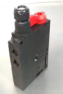 Schmersal AZM 161SK-12/1 2RKAT-024 Safety Interlock Switch Loc4C4