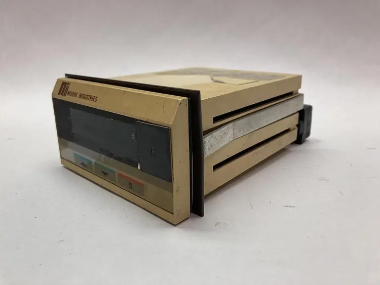 Used MOORE INDUSTRIES DSM/4-20MA/0-68X100SCFH/117AC/-F Meters - Misc | Surplus Asset Holdings #1207007