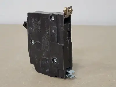NEW SQUARE D QOB150