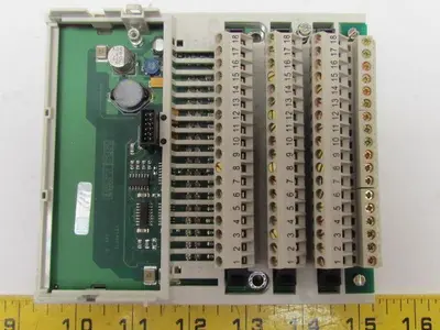 Schneider 170AD135000 TSX Momentum Base I/O Base 24VDC-32PT Out