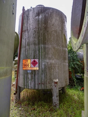 13500L S/S vertical enclosed storage tank