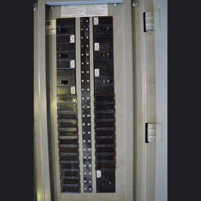 Cutler Hammer 225 Amp Distribution Lighting Panel
