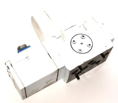 MOOG TYPE: P60HXAA5NSM0-P SERVO VALVE MODEL: D661-5002