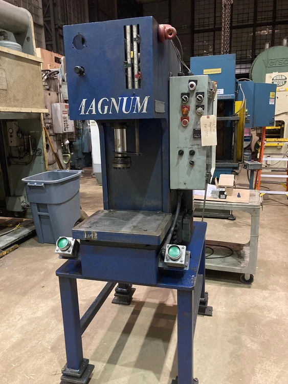 Used 1998 MAGNUM HBM-15-A Hydraulic Presses Michigan US | Universal Press & Machinery (UPM) #5079