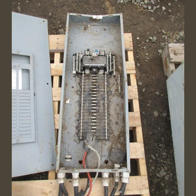 USED SQUARE D Q0M2200VHL